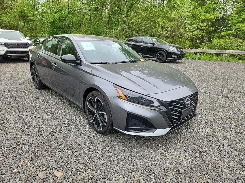 2023 NISSAN ALTIMA SR