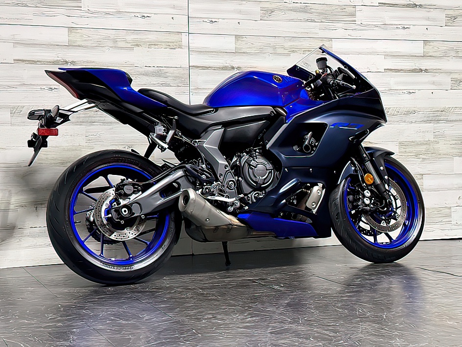 2022 Yamaha R7 available