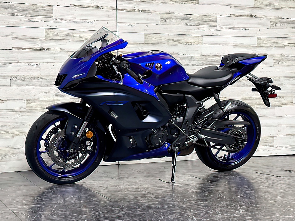 2022 Yamaha R7 available
