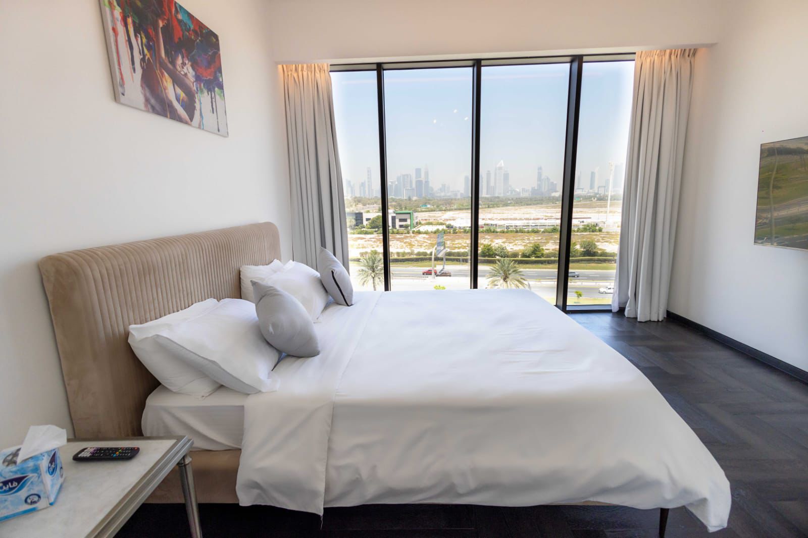 A beautiful 1BR with burj khalifa skyline view in the heart of Dubai-direct from landlord.