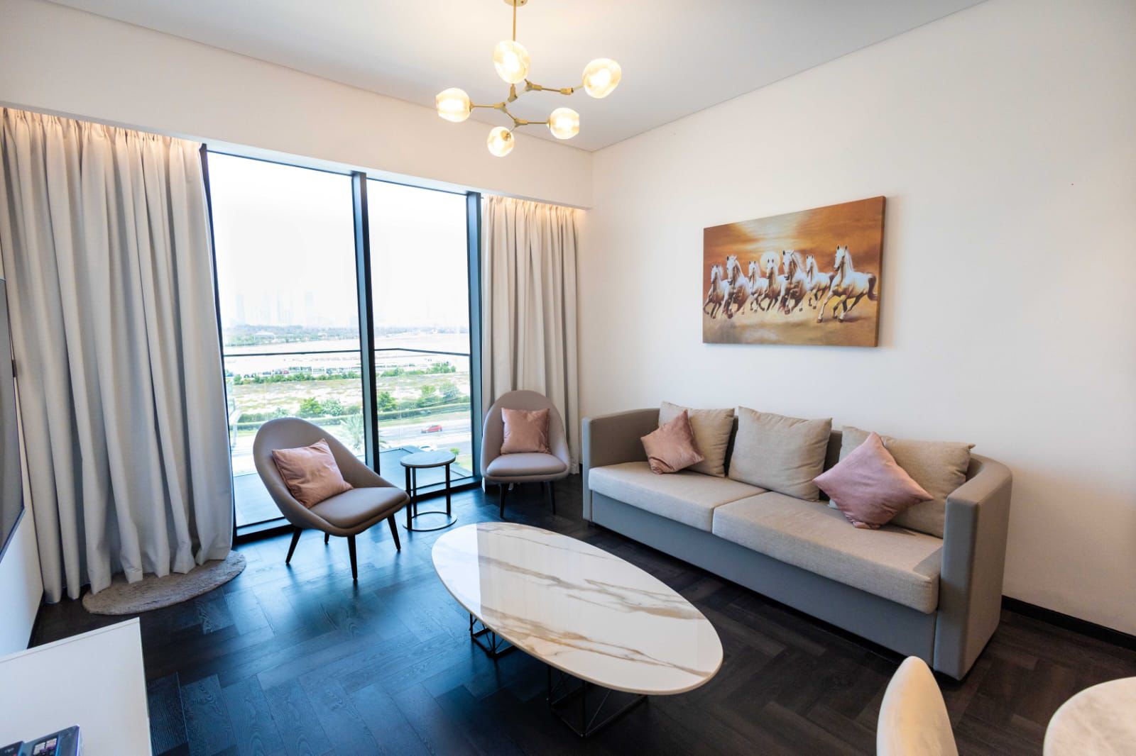 A beautiful 1BR with burj khalifa skyline view in the heart of Dubai-direct from landlord.