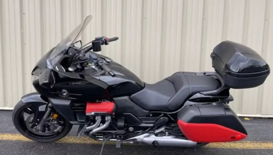 2014 HONDA  GOLD WING