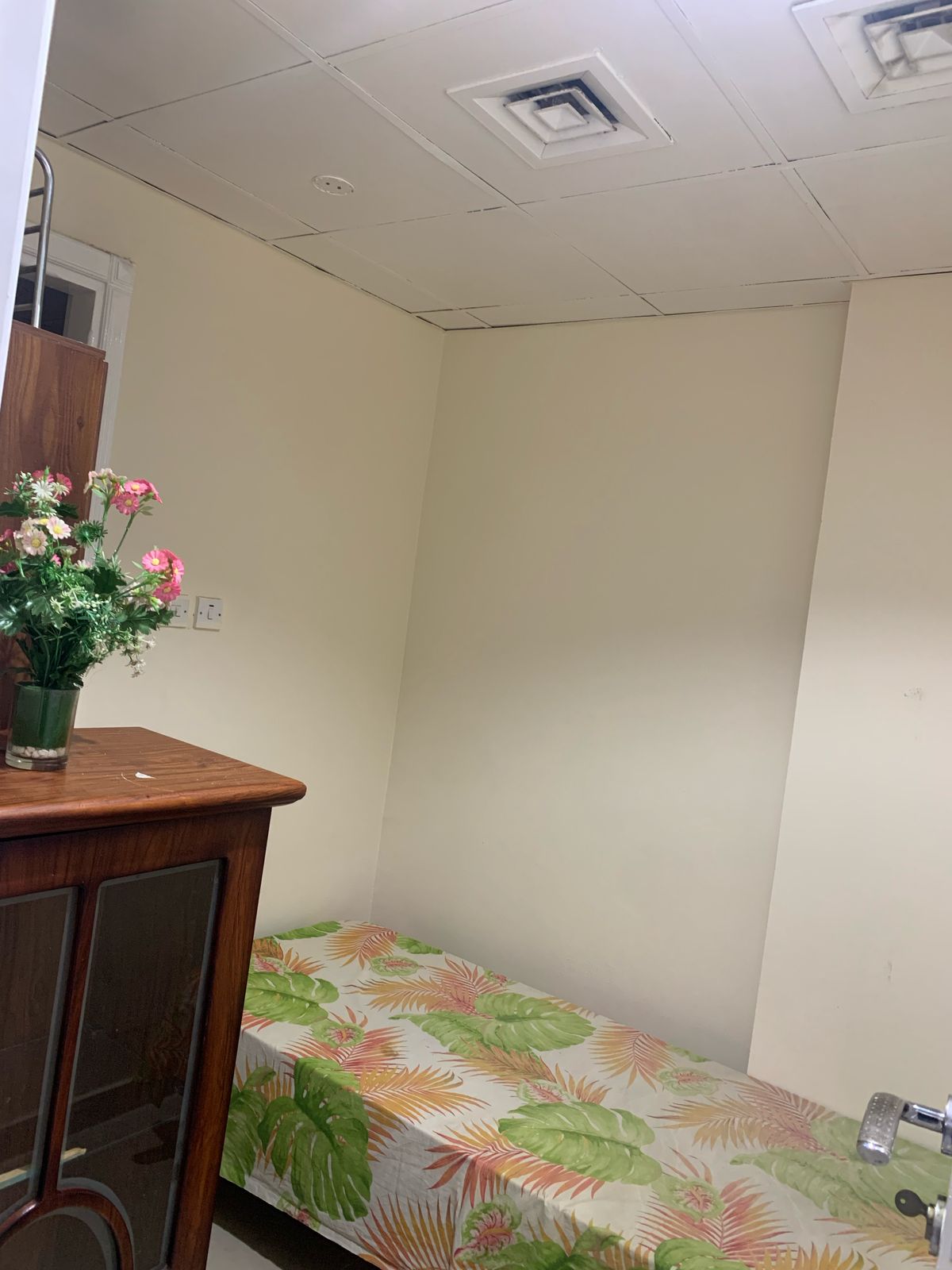 Room For rent Sharjah national paint
