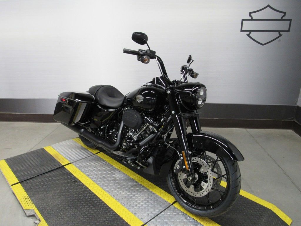 2025 Harley Davidson Road king available