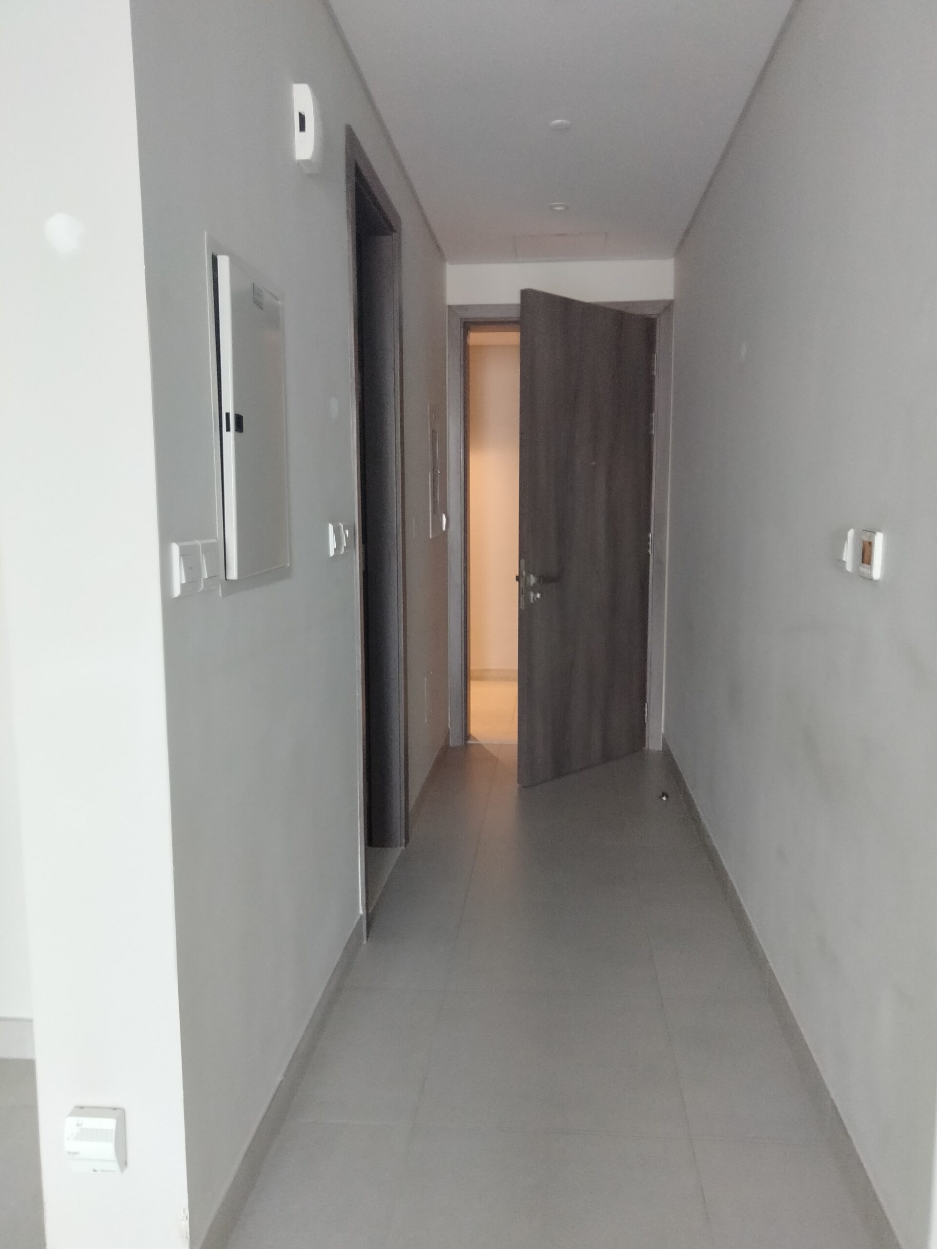 Unfurnished Studio Apartment for Rent in SOL Avenue, Business Bay – Prime Location | Modern Living | 490 sq. ft.