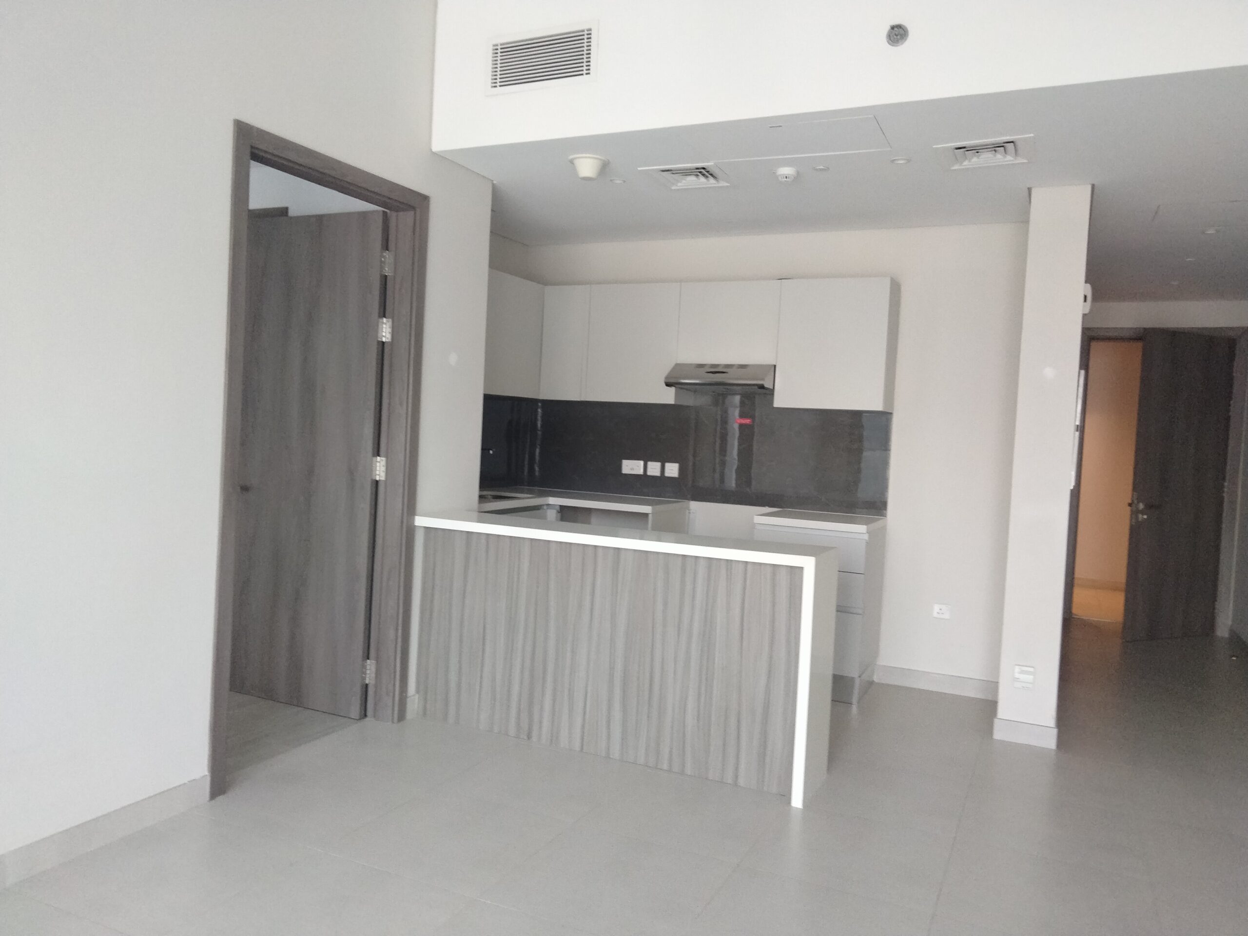 1 Bedroom Apartment in Business Bay| Unfurnished | Spacious Layout | Prime Location