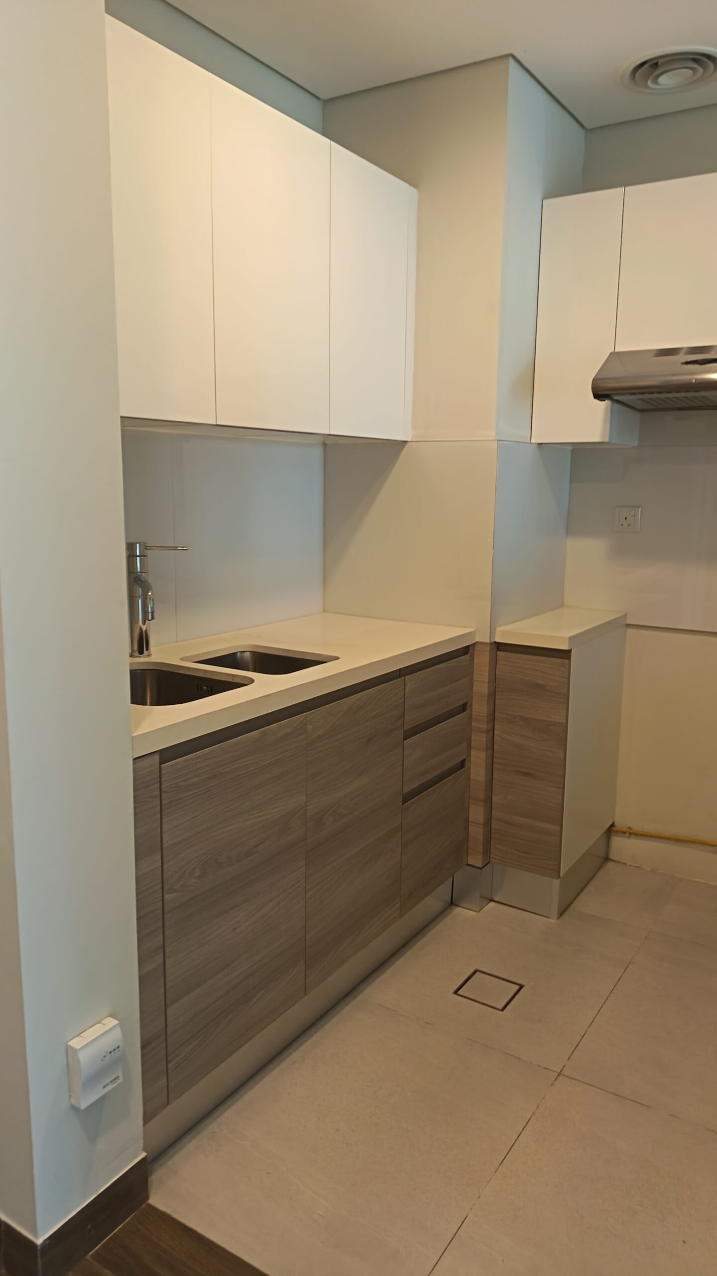 2 Bedroom Unfurnished Apartment for Rent in Business Bay, Dubai | Well Maintained | 12 CHEQUES